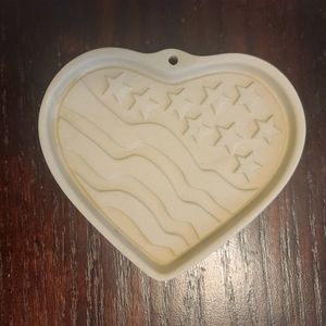 2005 Pampered Chef Patriotic Heart Final Edition Stoneware Cookie Mold Pre-Owned